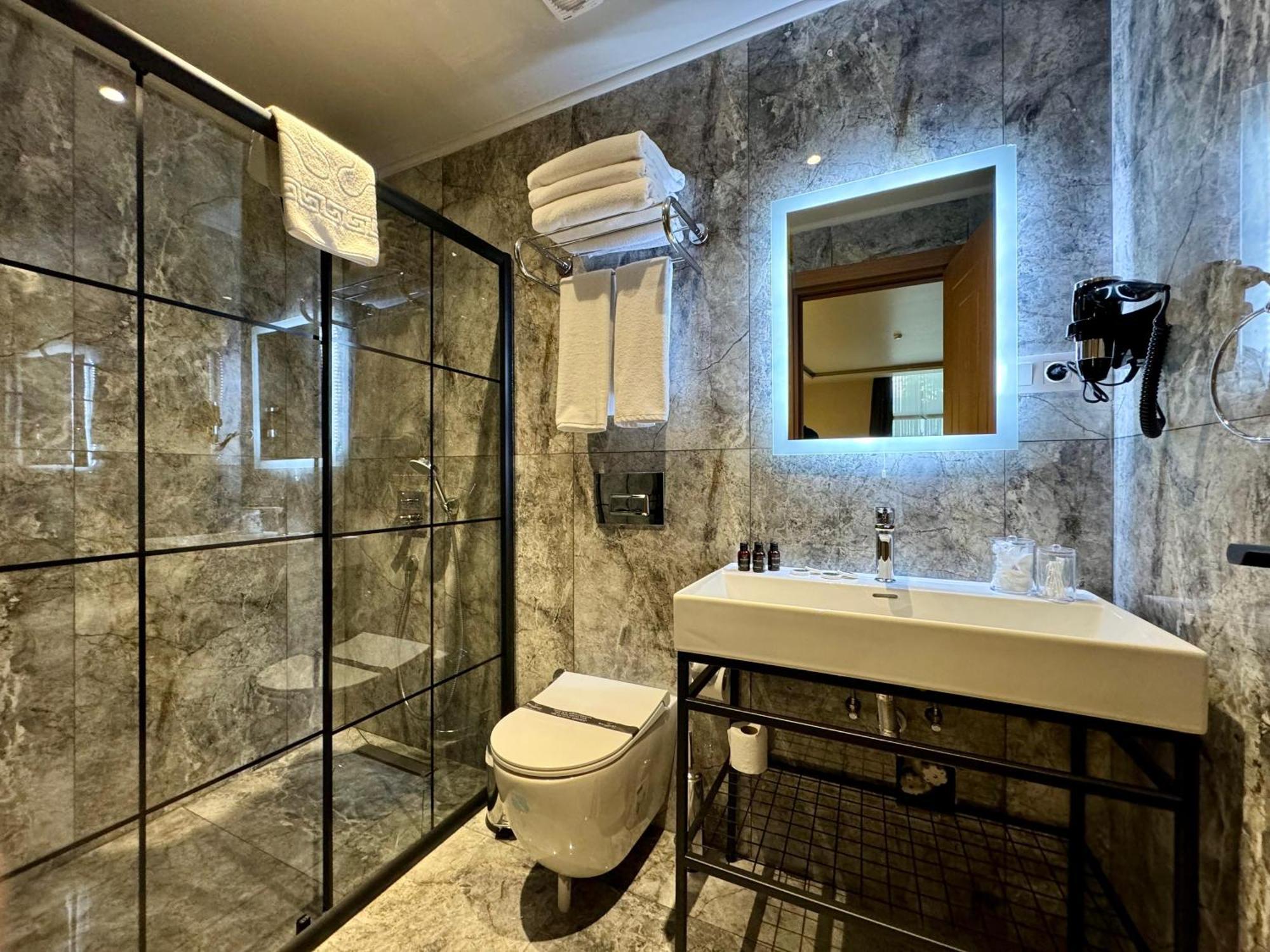 Weingart Suites Hotel Истанбул Екстериор снимка