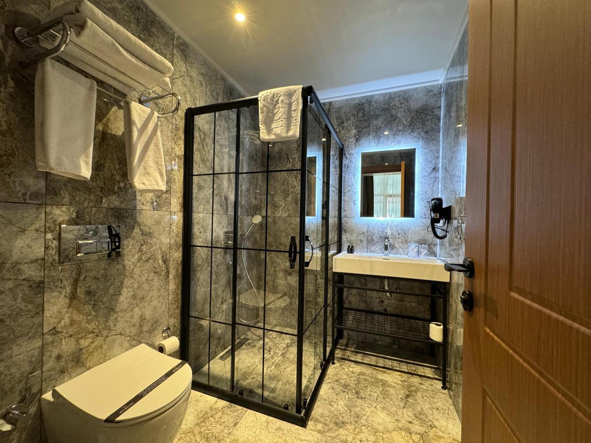 Weingart Suites Hotel Истанбул Екстериор снимка